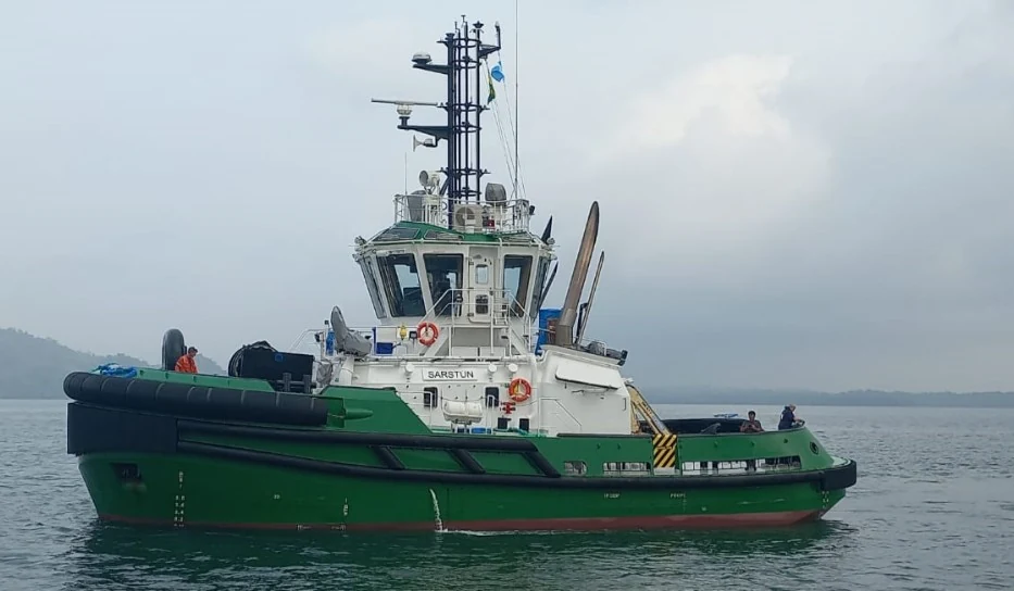 Remolcador Sarstun en el agua